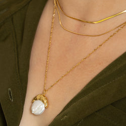 Luxe Pearl Golden Necklace