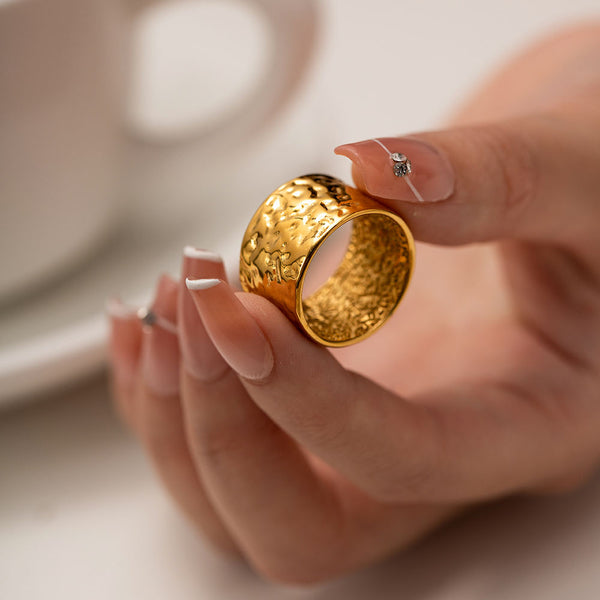 Unicus Hammered Ring Band