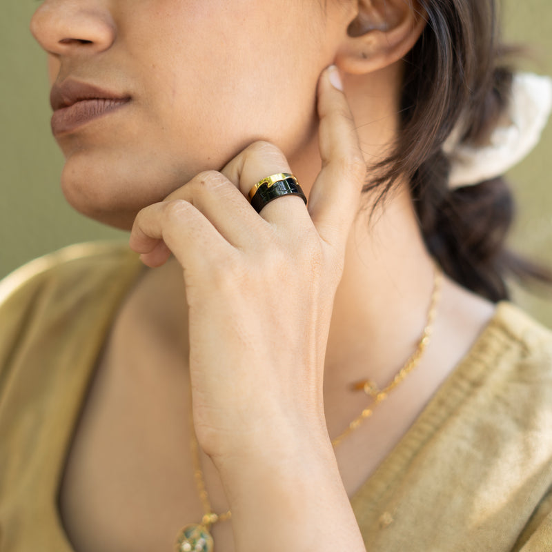 Black and Gold Waves Unisex Ring