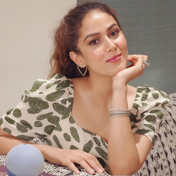 Mira Kapoor in Golden Heart Earrings